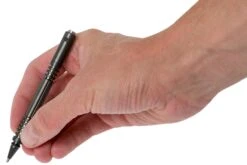 Rick Hinderer Investigator Pen, Stonewashed DLC, Taktischer Stift Aus Rostfreiem Stahl 9 Rick Hinderer Investigator Pen, Stonewashed DLC, Taktischer Stift Aus Rostfreiem Stahl -Zipo Camping Geschaft HRK INVP SSBKSW 04 rick hinderer knives