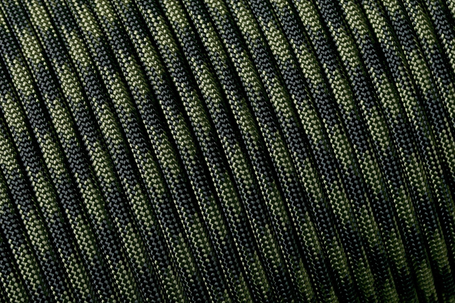 Knivesandtools 550 Paracord Typ III, Farbe: Camo Dark Camo, 1000 Ft (304,8 M) 4 Knivesandtools 550 Paracord Typ III, Farbe: Camo Dark Camo, 1000 Ft (304,8 M) – Bild 2